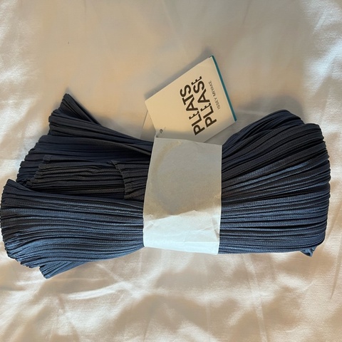 PLEATS PLEASE ISSEY MIYAKE