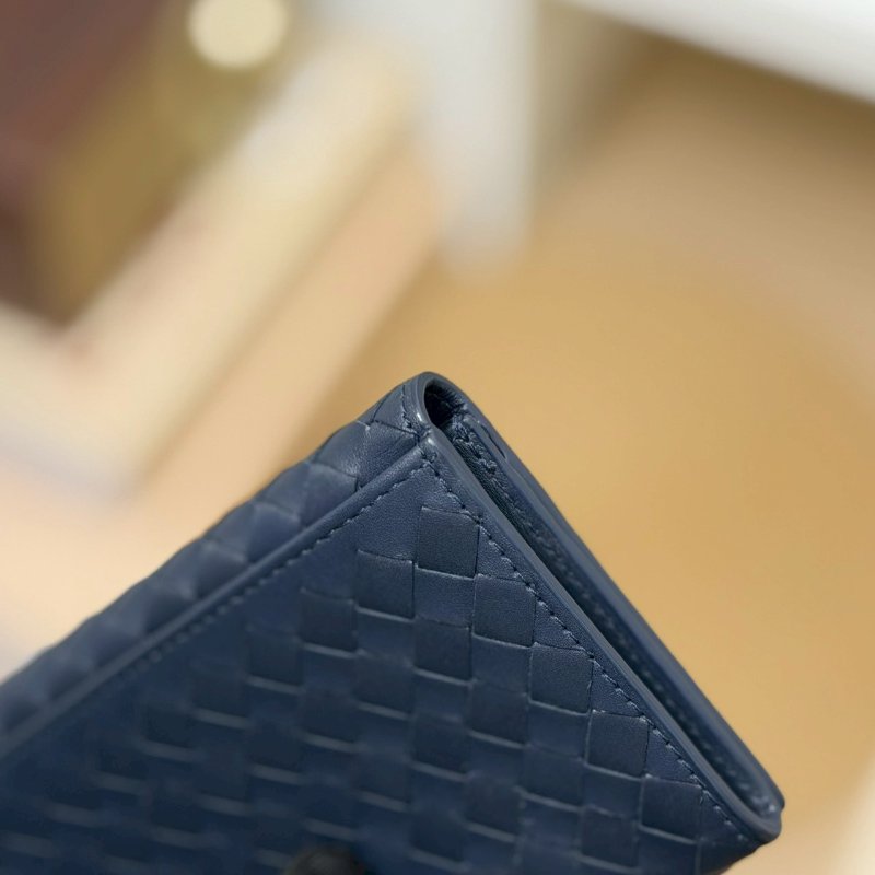 (白菜價🥬超甜秒售價)🏷️BV 葆蝶家.編織翻蓋長夾/客人寄賣-11