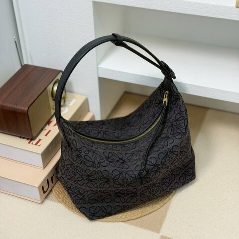 （稀有！黑花真的很美🖤）🏷️Loewe 羅意威．Cubi 飯盒包 中號/客人寄賣