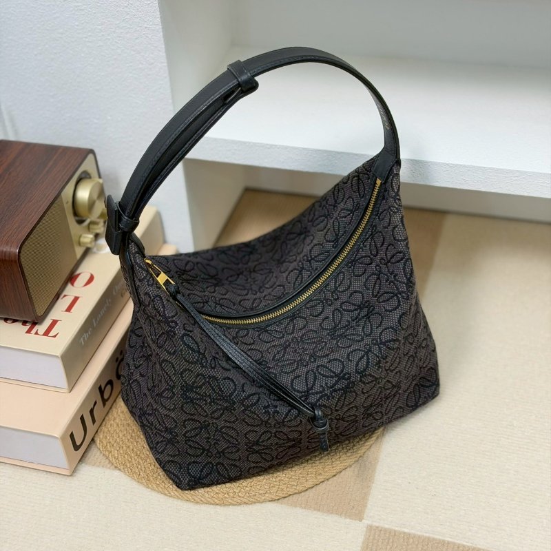 (稀有!黑花真的很美🖤)🏷️Loewe 羅意威.Cubi 飯盒包 中號/客人寄賣-1