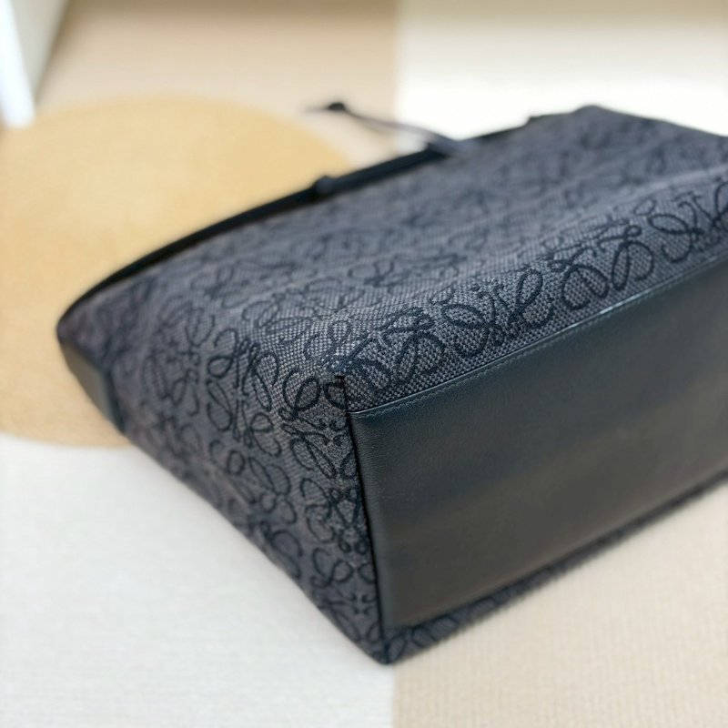 (稀有!黑花真的很美🖤)🏷️Loewe 羅意威.Cubi 飯盒包 中號/客人寄賣-7