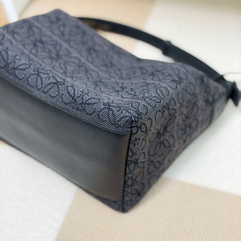 (稀有!黑花真的很美🖤)🏷️Loewe 羅意威.Cubi 飯盒包 中號/客人寄賣-8