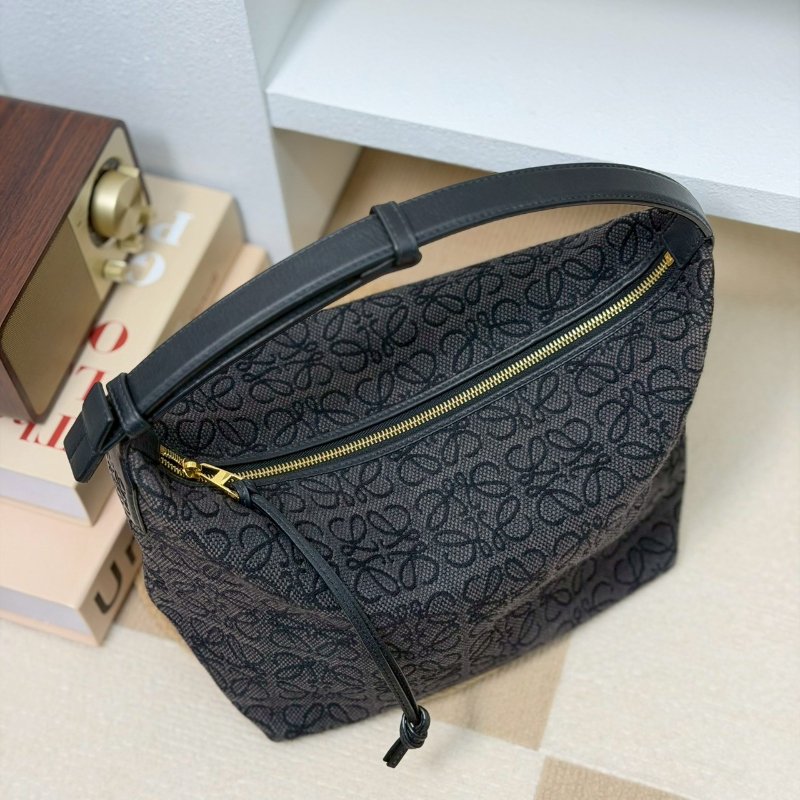 (稀有!黑花真的很美🖤)🏷️Loewe 羅意威.Cubi 飯盒包 中號/客人寄賣-10