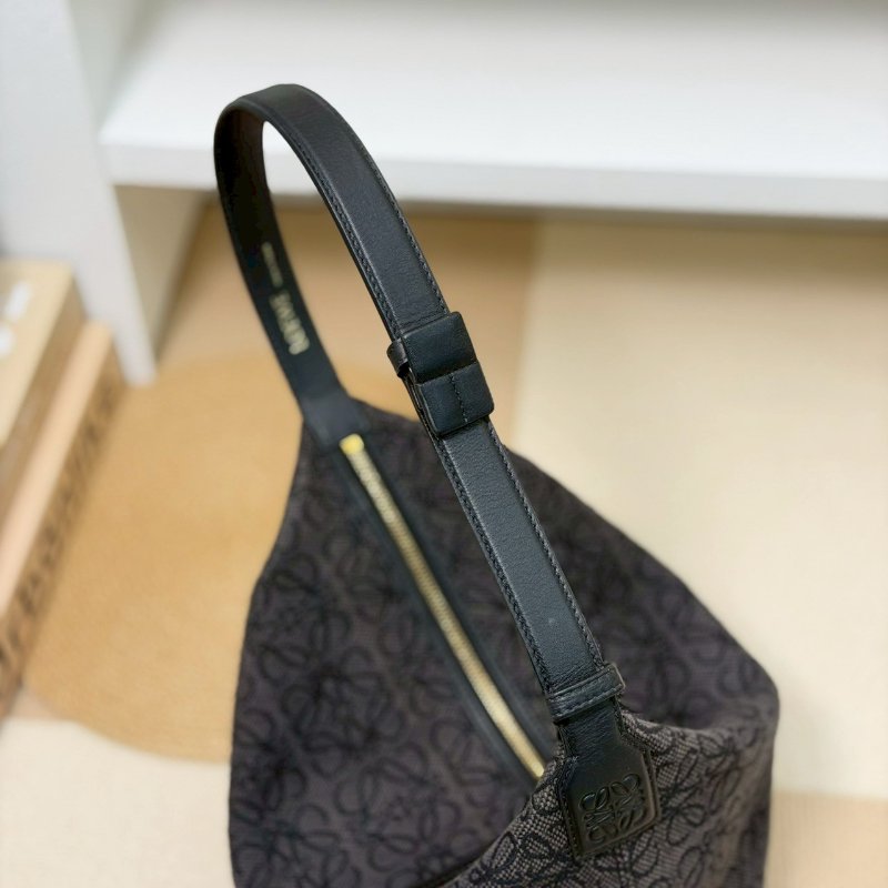 (稀有!黑花真的很美🖤)🏷️Loewe 羅意威.Cubi 飯盒包 中號/客人寄賣-14