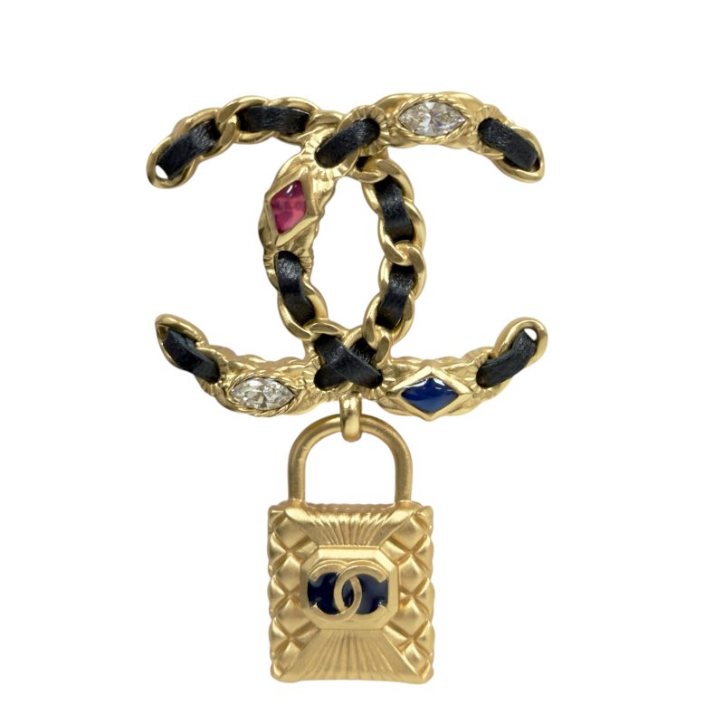 CHANEL CC 水鑽 皮穿鏈 鎖頭吊飾 胸針-0