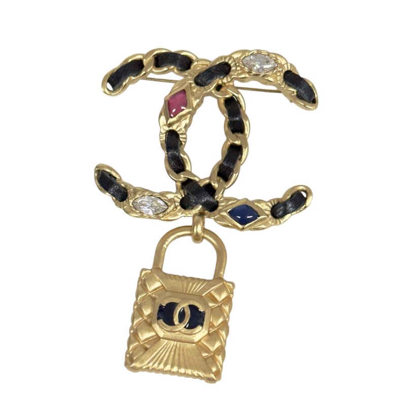 CHANEL CC 水鑽 皮穿鏈 鎖頭吊飾 胸針-1