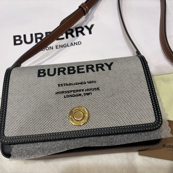 BURBERRY New Hampshire 斜背包-6