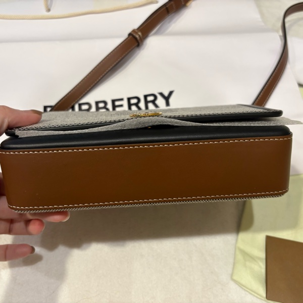 BURBERRY New Hampshire 斜背包-8