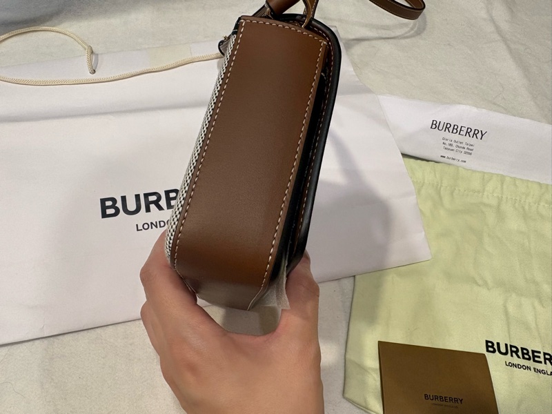 BURBERRY New Hampshire 斜背包-9