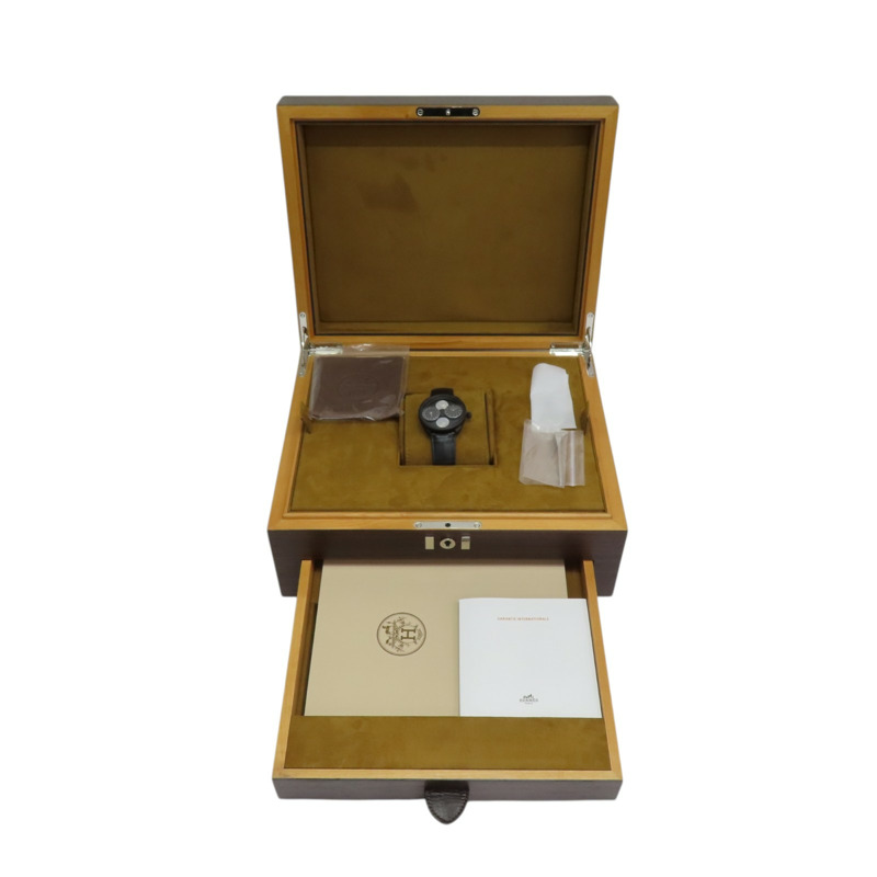 黑色錶盤 皮帶 鈦框 Arceau L'heure De La Lune 腕錶【HERMES 愛馬仕】 AR1.842-14