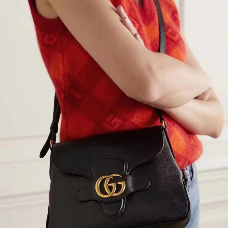 98新🌵Gucci古馳 黑金全皮雙G扣郵差包 此款市場不多見 可調節肩帶 萬能百搭 一年四季通用 包況非常好原價6萬多 清倉大甩價-0