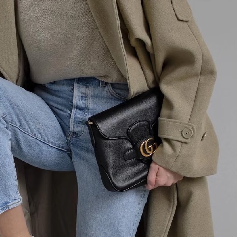 98新🌵Gucci古馳 黑金全皮雙G扣郵差包 此款市場不多見 可調節肩帶 萬能百搭 一年四季通用 包況非常好原價6萬多 清倉大甩價-2