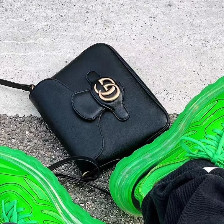 98新🌵Gucci古馳 黑金全皮雙G扣郵差包 此款市場不多見 可調節肩帶 萬能百搭 一年四季通用 包況非常好原價6萬多 清倉大甩價-3