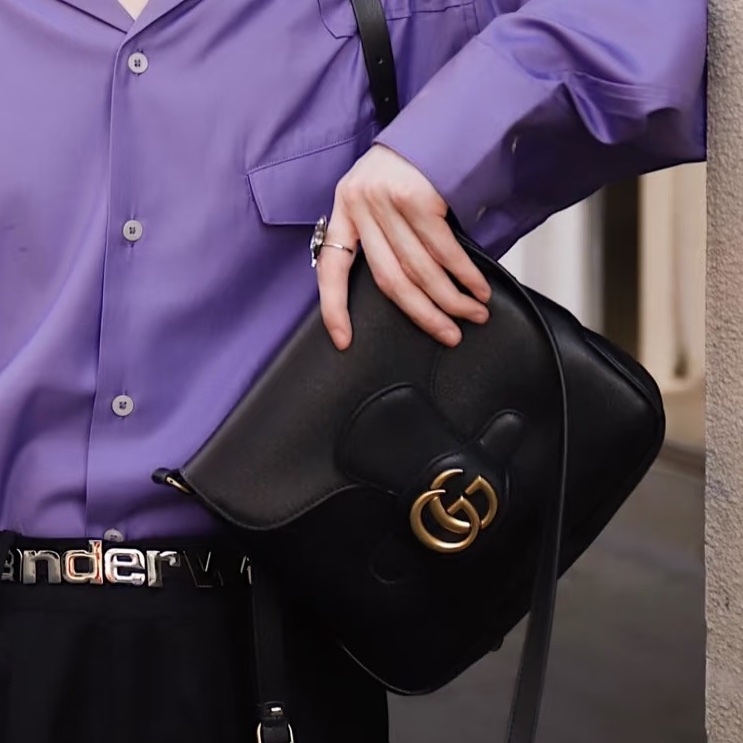 98新🌵Gucci古馳 黑金全皮雙G扣郵差包 此款市場不多見 可調節肩帶 萬能百搭 一年四季通用 包況非常好原價6萬多 清倉大甩價-5