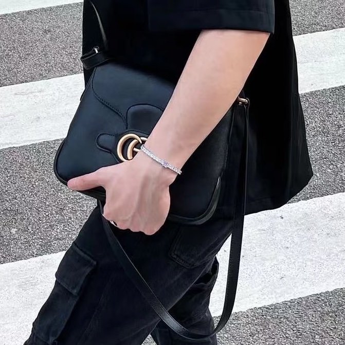 98新🌵Gucci古馳 黑金全皮雙G扣郵差包 此款市場不多見 可調節肩帶 萬能百搭 一年四季通用 包況非常好原價6萬多 清倉大甩價-6