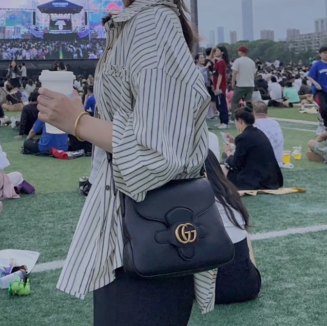 98新🌵Gucci古馳 黑金全皮雙G扣郵差包 此款市場不多見 可調節肩帶 萬能百搭 一年四季通用 包況非常好原價6萬多 清倉大甩價-7