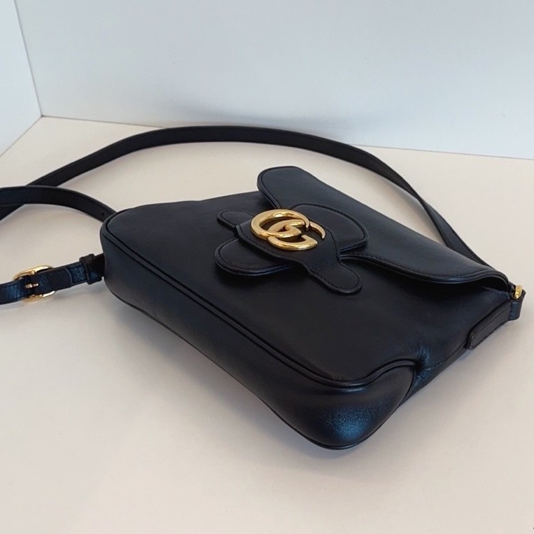 98新🌵Gucci古馳 黑金全皮雙G扣郵差包 此款市場不多見 可調節肩帶 萬能百搭 一年四季通用 包況非常好原價6萬多 清倉大甩價-12