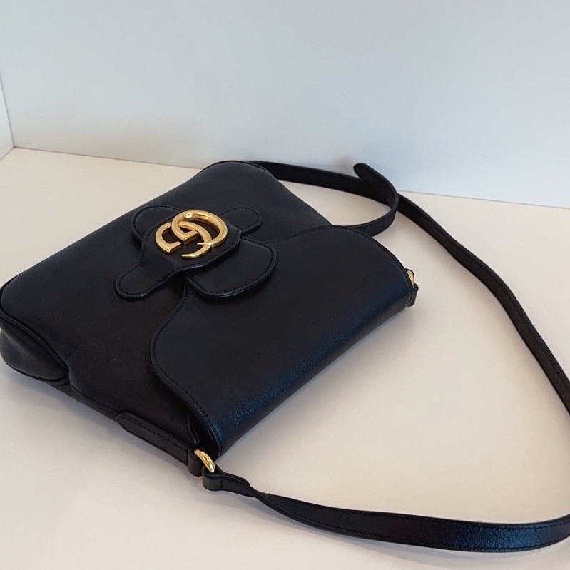 98新🌵Gucci古馳 黑金全皮雙G扣郵差包 此款市場不多見 可調節肩帶 萬能百搭 一年四季通用 包況非常好原價6萬多 清倉大甩價-14