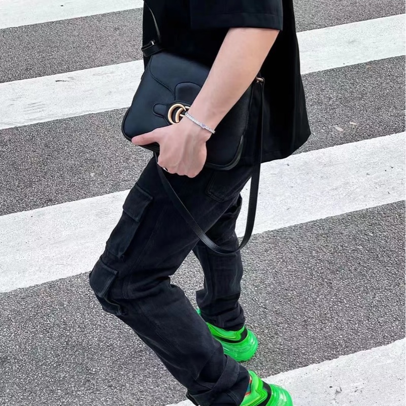 98新🌵Gucci古馳 黑金全皮雙G扣郵差包 此款市場不多見 可調節肩帶 萬能百搭 一年四季通用 包況非常好原價6萬多 清倉大甩價-15