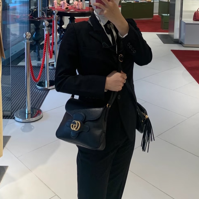 98新🌵Gucci古馳 黑金全皮雙G扣郵差包 此款市場不多見 可調節肩帶 萬能百搭 一年四季通用 包況非常好原價6萬多 清倉大甩價-19