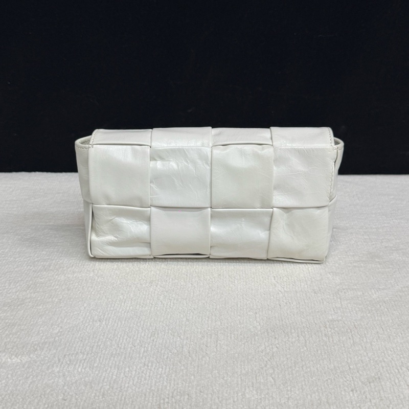 BV 葆蝶家白色全皮編織cassette8格斜挎包腰包-1