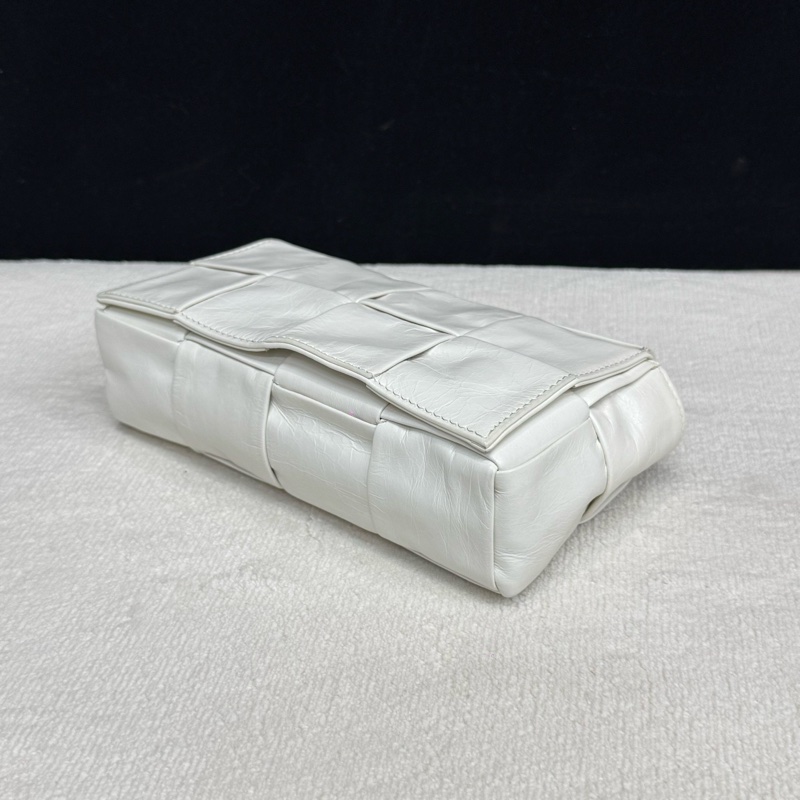 BV 葆蝶家白色全皮編織cassette8格斜挎包腰包-3
