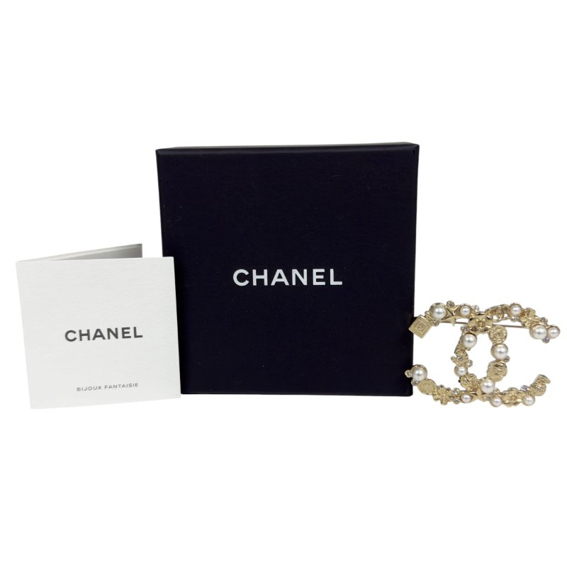 CHANEL CC 經典元素 水鑽 珠珠 胸針-1