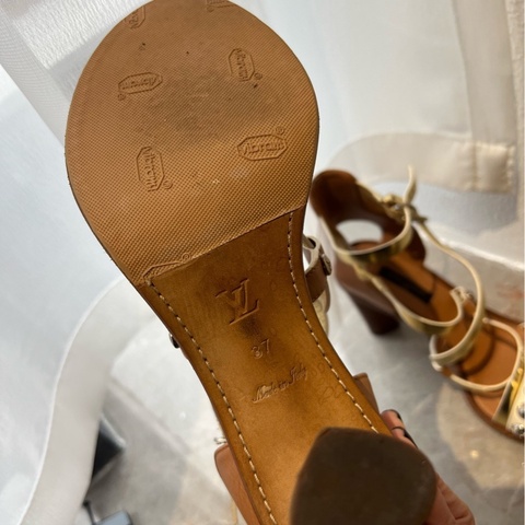 LV 綁帶高跟涼鞋，37碼。