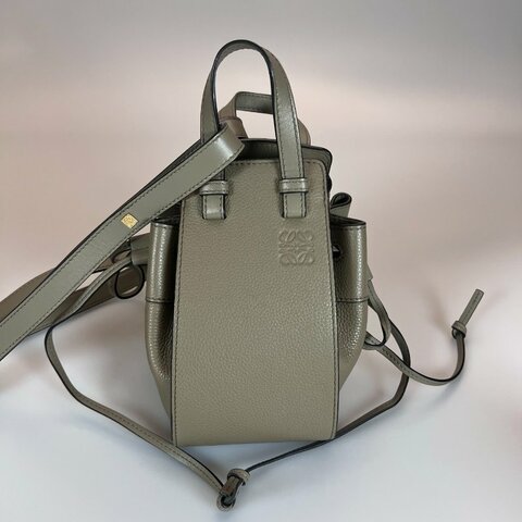 LOEWE 052217 抹茶色粒面牛皮吊床包MINI