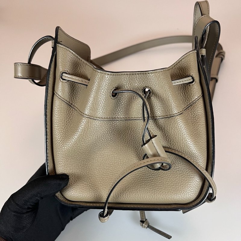 LOEWE 052217 抹茶色粒面牛皮吊床包MINI-2