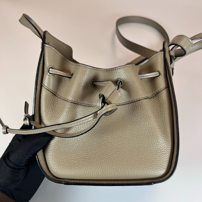 LOEWE 052217 抹茶色粒面牛皮吊床包MINI-3