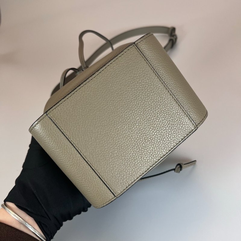 LOEWE 052217 抹茶色粒面牛皮吊床包MINI-4