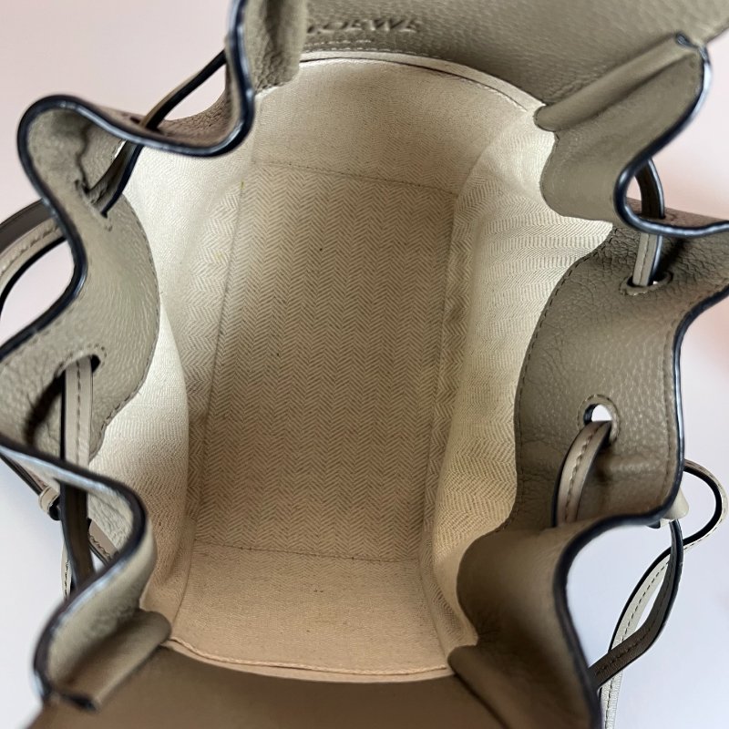 LOEWE 052217 抹茶色粒面牛皮吊床包MINI-5