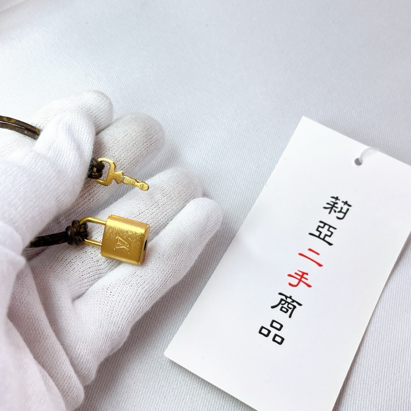 莉亞精品♡LV m8015F 鎖頭鑰匙老花手環 二手-6