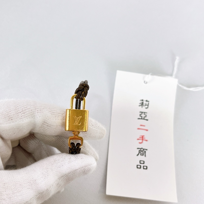 莉亞精品♡LV m8015F 鎖頭鑰匙老花手環 二手-10