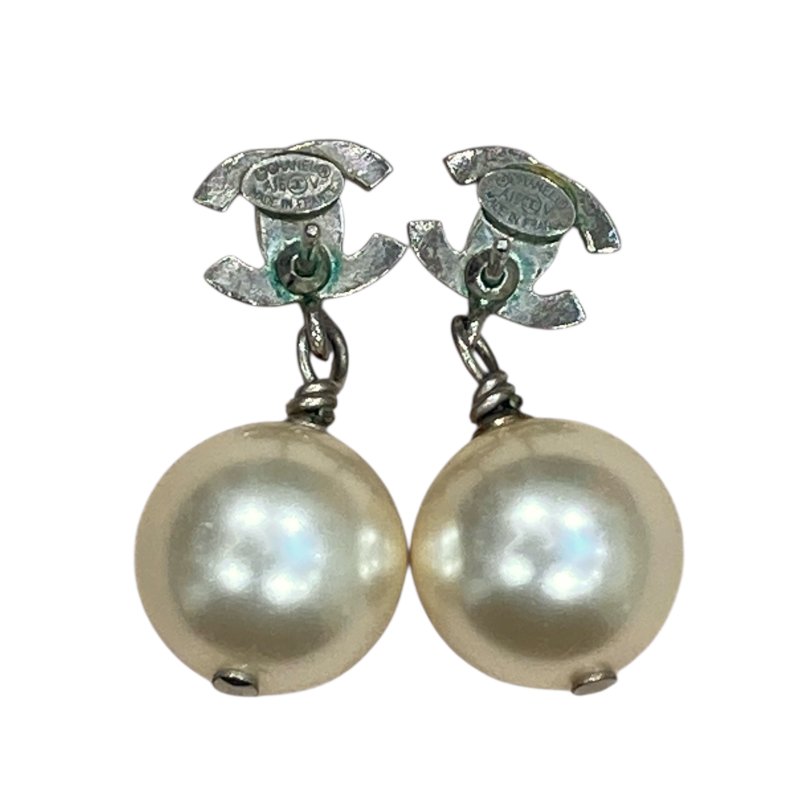 CHANEL 香奈兒 A36138 LOGO STRASS PEARL 珍珠含鑽垂墜耳環-3