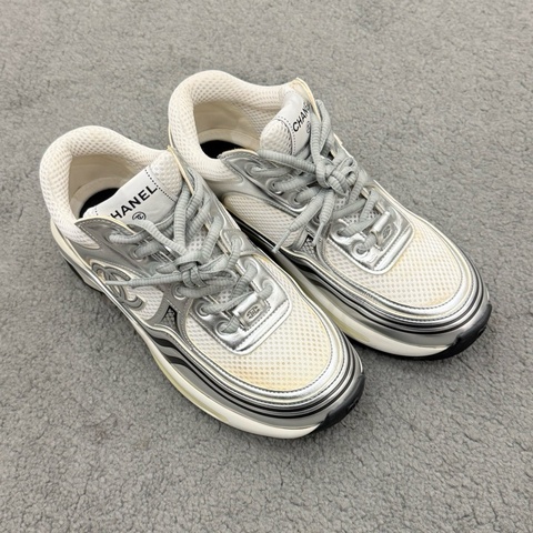 99新 chanel香奈兒 23c早春 銀角大王運動鞋 37碼  低幫 生活休閒鞋 女款 白銀色