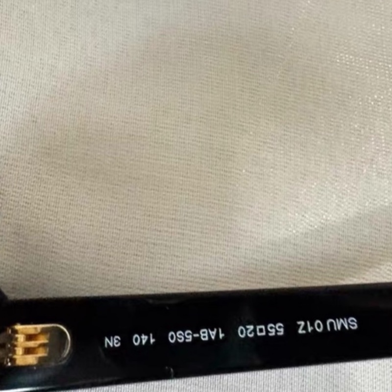 🌷全新代購！Miumiu 方框墨鏡 帶鼻托 SMU01ZS-3