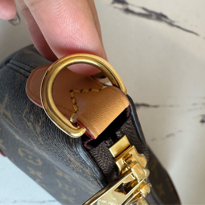 LV M45832花紋牛角包-17