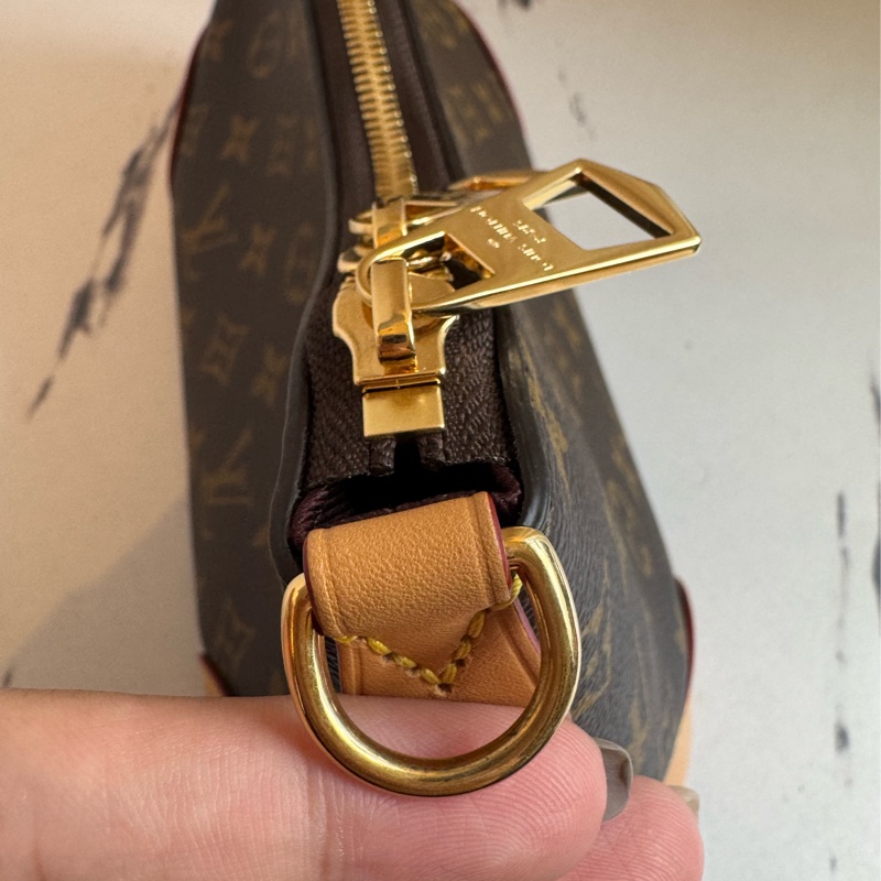 LV M45832花紋牛角包-21