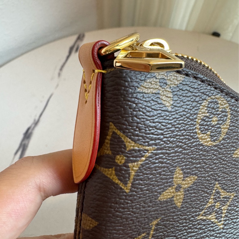 LV M45832花紋牛角包-30