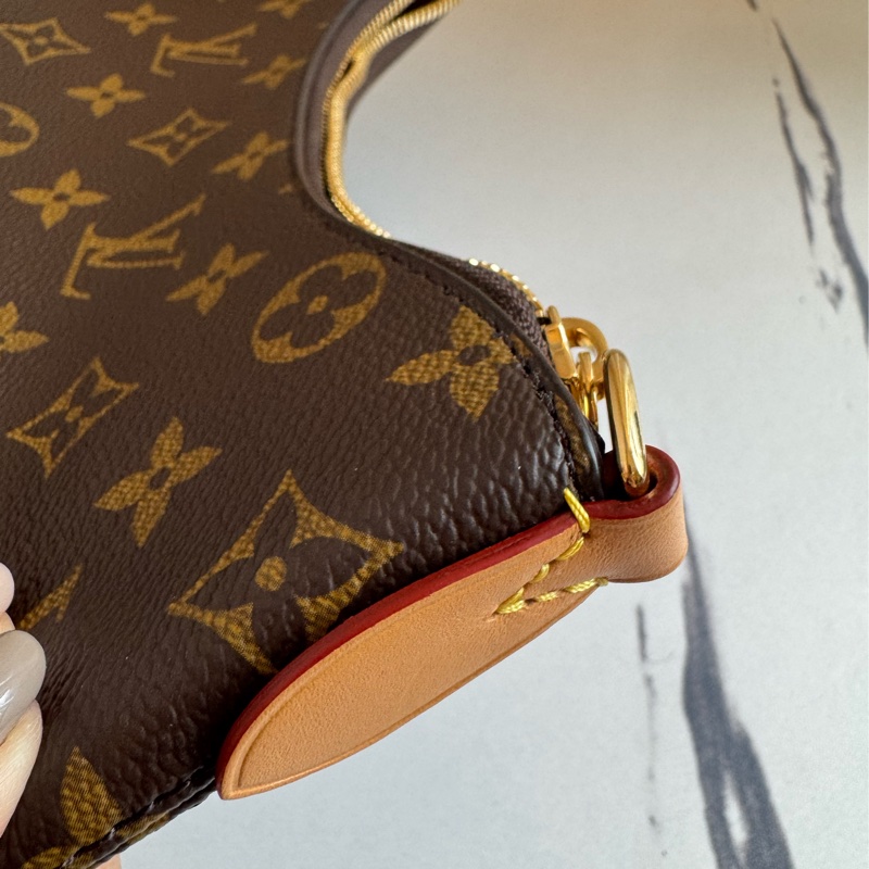 LV M45832花紋牛角包-31