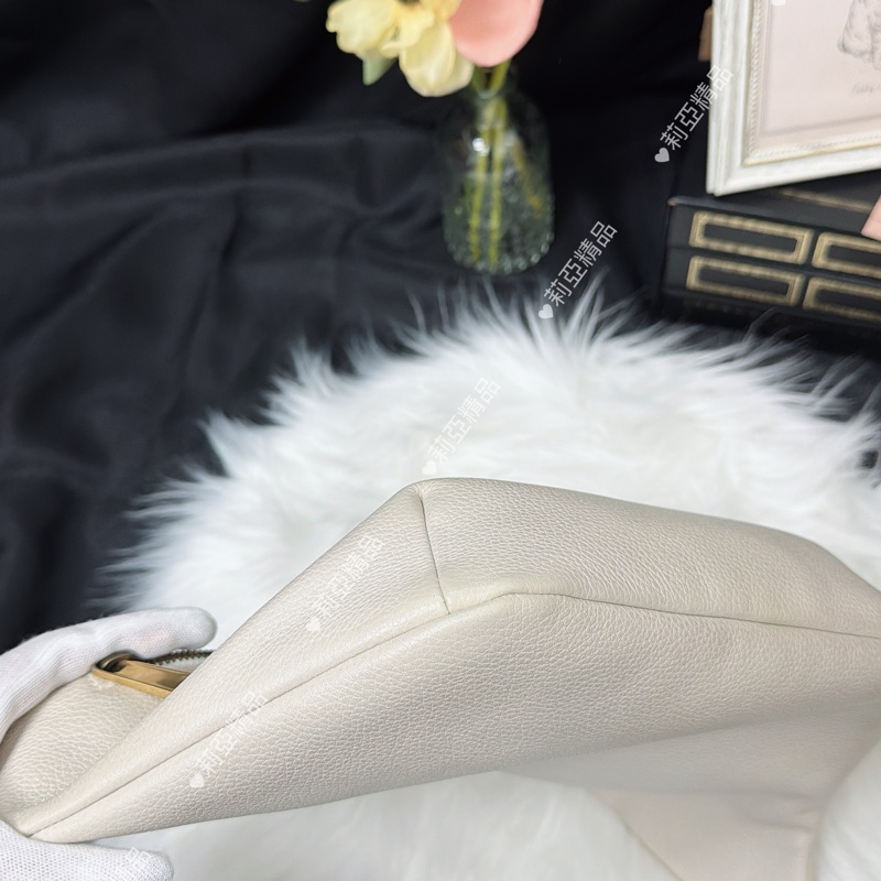 莉亞精品♡Gucci 白色胸包 二手美包-11