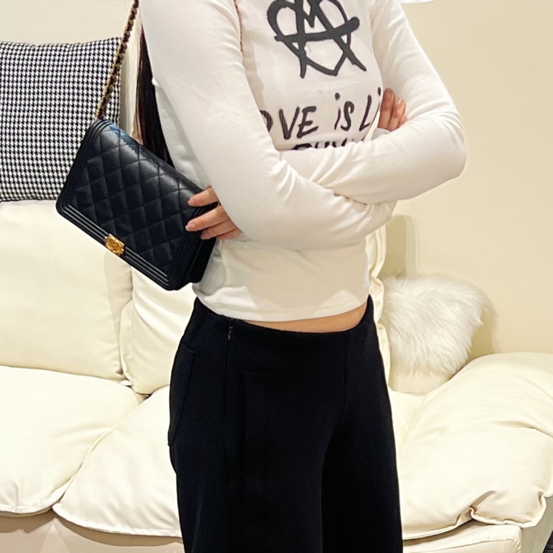 莉亞精品♡Chanel Boy woc黑金 二手美包-1