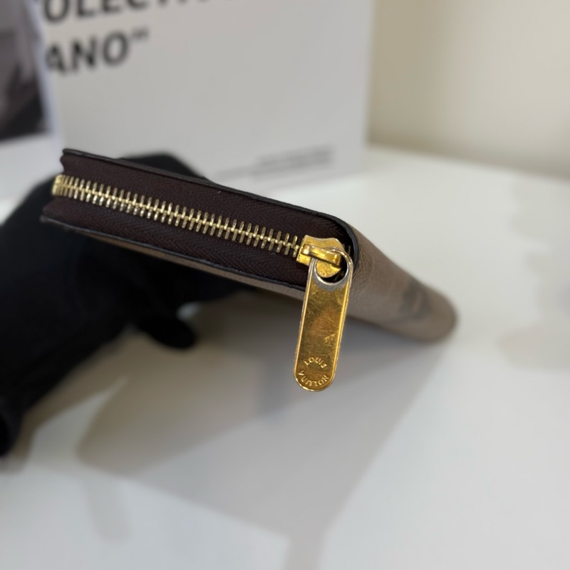 Lv大Logo拉鍊長夾-2