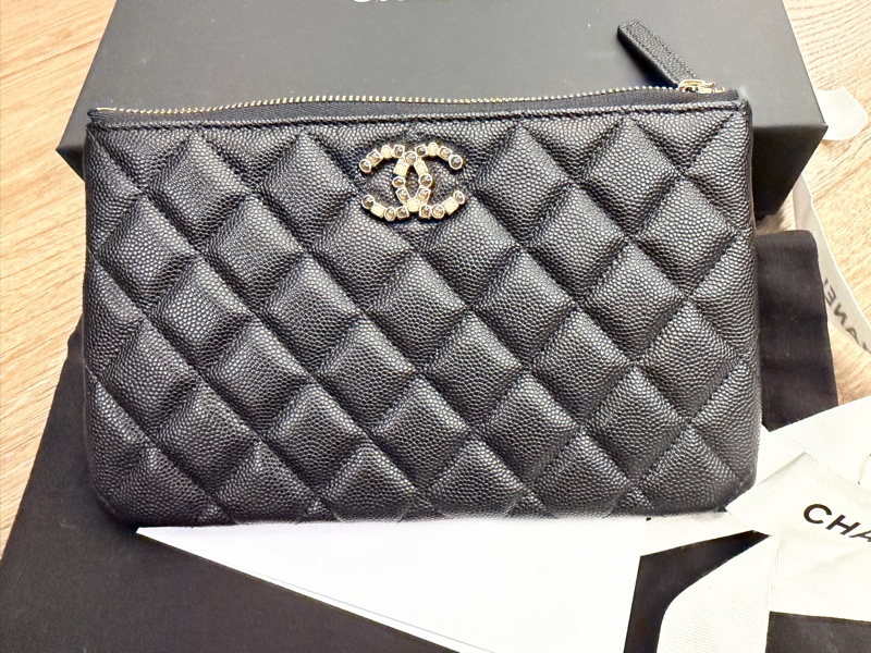 Chanel 方塊水晶 雙C 「中款手拿包」 AP3611-2