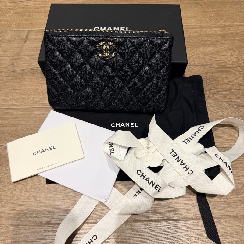 Chanel 方塊水晶 雙C 「中款手拿包」 AP3611-14