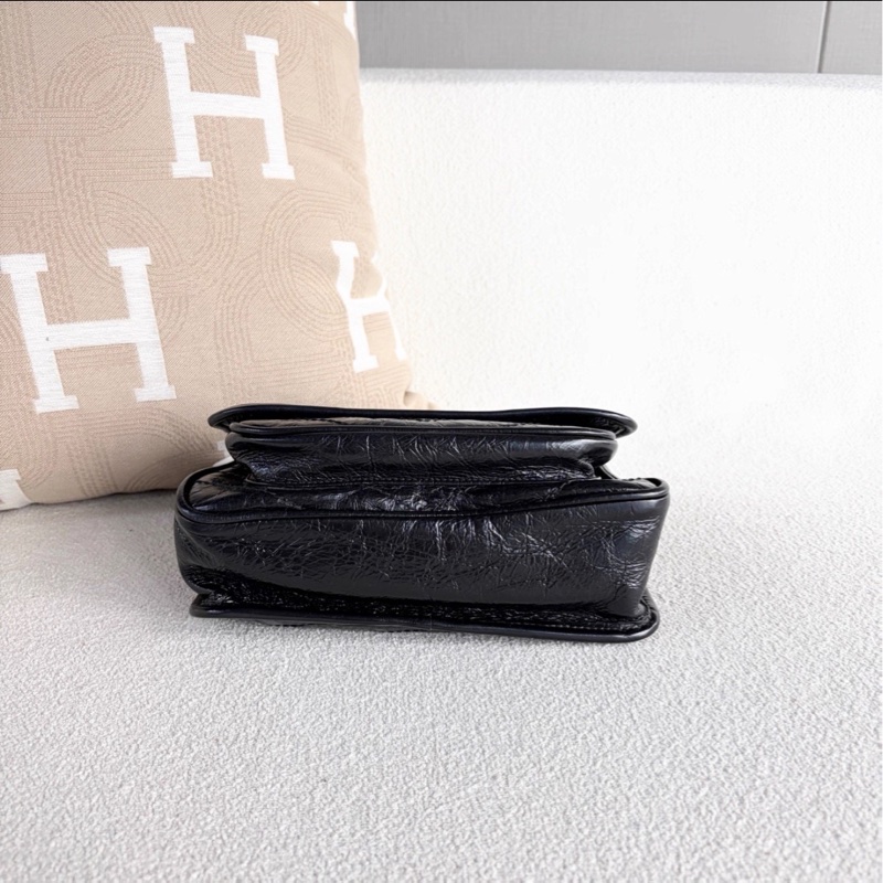 毫無抵抗力🥹99新🆕Ysl聖羅蘭黑銀油蠟皮小號Niki單肩斜挎包-12