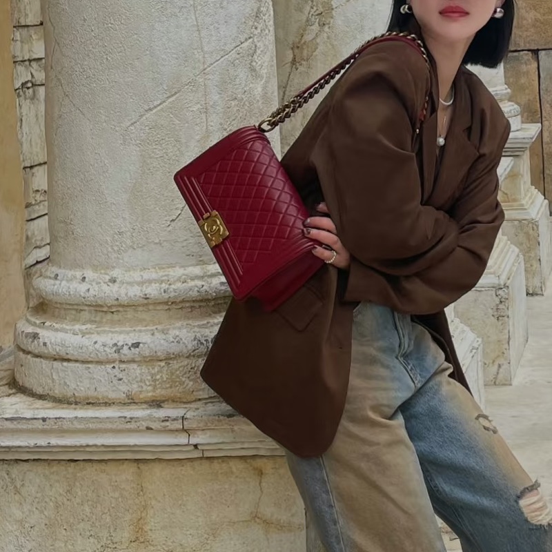 CHANEL專櫃25W🍄有購證香奈兒酒紅色金扣 中號leboy25 單肩斜挎包-21