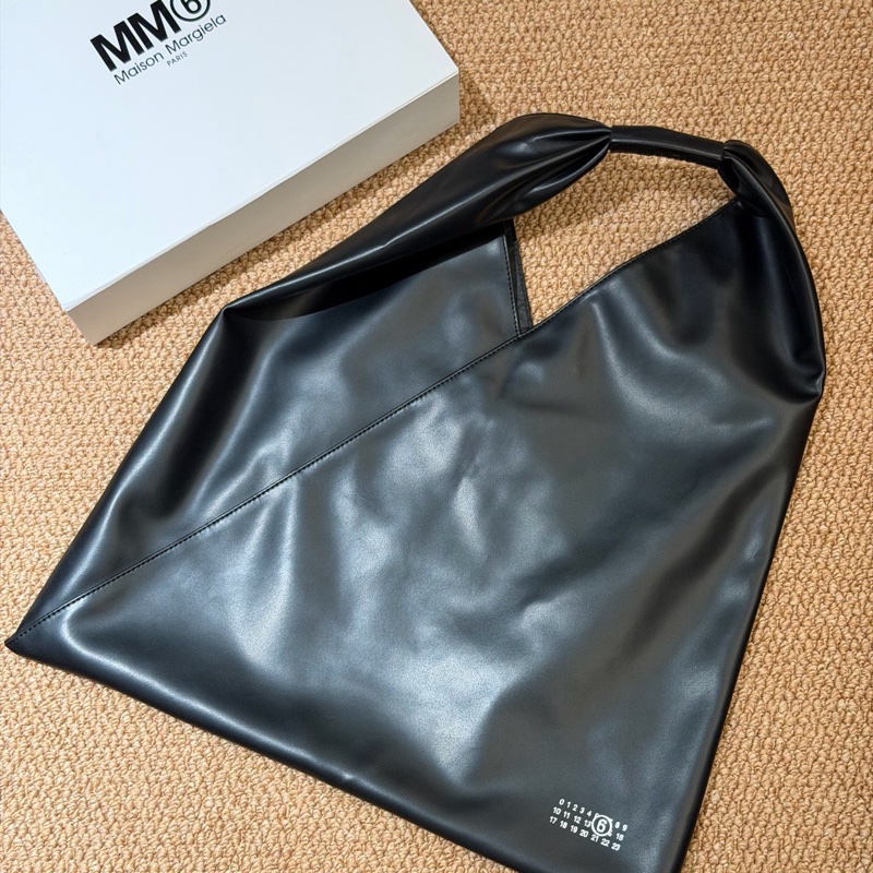 Maison Margiela馬吉拉黑色皮面三角包單肩包 中號 輕便大容量-0